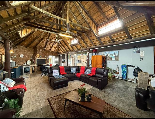 4 BEDROOM FREESTANDING FOR SALE IN COSMOSRAND